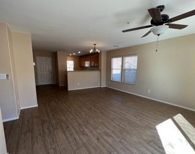 1092 Paradise Coach Drive - Photo Thumbnail 2