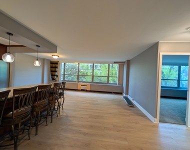 3550 Lake Shore Drive - Photo Thumbnail 2