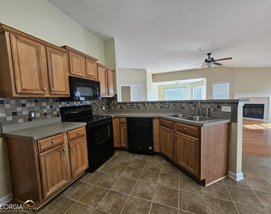 45 Manchester Lane - Photo Thumbnail 6
