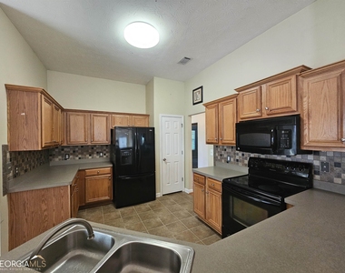 45 Manchester Lane - Photo Thumbnail 8