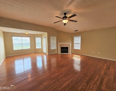 45 Manchester Lane - Photo Thumbnail 3