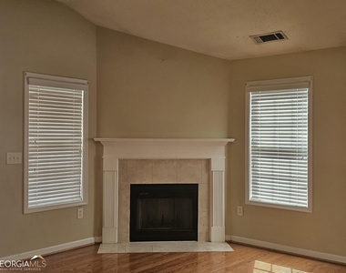 45 Manchester Lane - Photo Thumbnail 4
