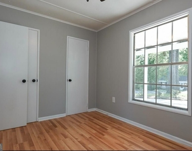 300 Martin Circle - Photo Thumbnail 5