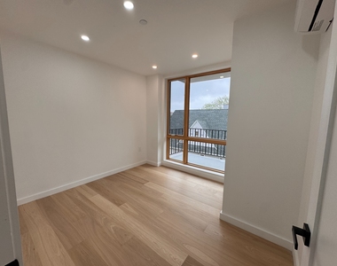 3216 Glenwood Road - Photo Thumbnail 4