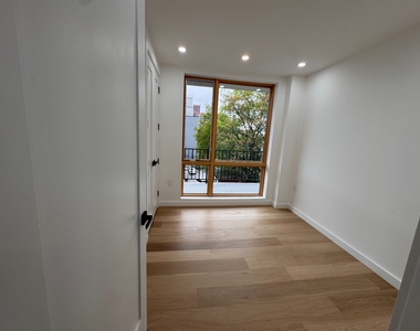 3216 Glenwood Road - Photo Thumbnail 5