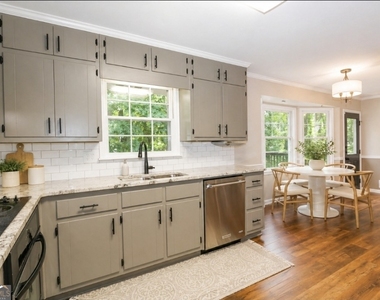 3406 Salem East Drive Se - Photo Thumbnail 2