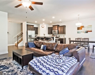 112 Davina Drive - Photo Thumbnail 6