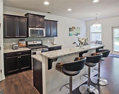 112 Davina Drive - Photo Thumbnail 11
