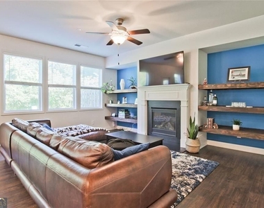 112 Davina Drive - Photo Thumbnail 4