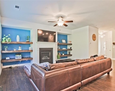 112 Davina Drive - Photo Thumbnail 5