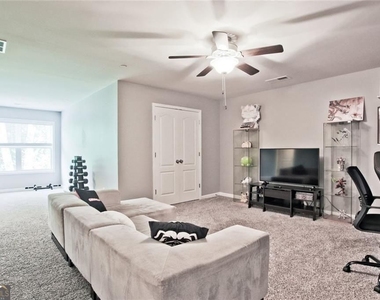 112 Davina Drive - Photo Thumbnail 28