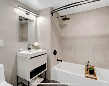 350 West 45th Street - Photo Thumbnail 2