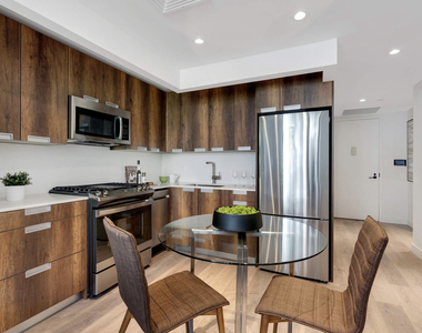 350 West 45th Street - Photo Thumbnail 3