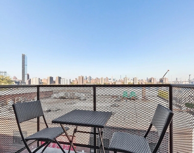 251 Front Street - Photo Thumbnail 3