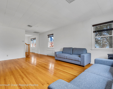 11 Elm Avenue - Photo Thumbnail 3