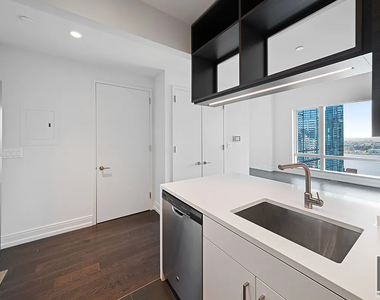 10th Avenue - Photo Thumbnail 1