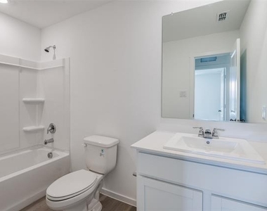 538 Montclair Avenue - Photo Thumbnail 10