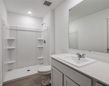 538 Montclair Avenue - Photo Thumbnail 9