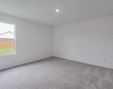 538 Montclair Avenue - Photo Thumbnail 6