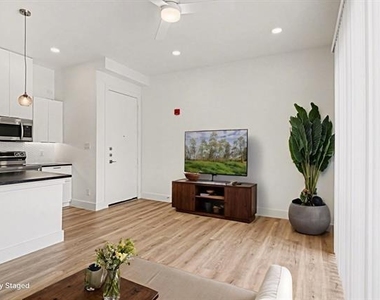 2217 N Fitzhugh Avenue - Photo Thumbnail 6