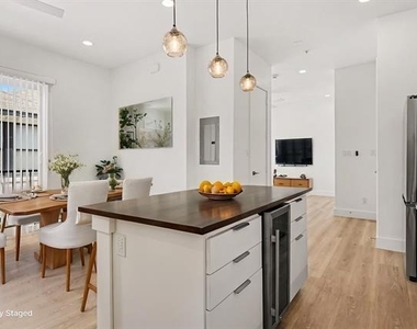 2217 N Fitzhugh Avenue - Photo Thumbnail 9