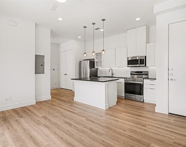 2217 N Fitzhugh Avenue - Photo Thumbnail 16