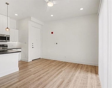 2217 N Fitzhugh Avenue - Photo Thumbnail 20