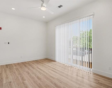2217 N Fitzhugh Avenue - Photo Thumbnail 15