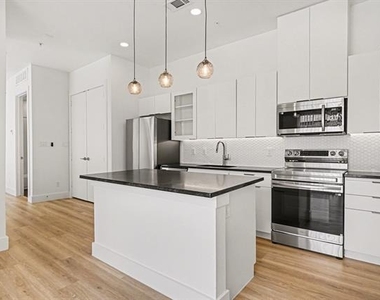 2217 N Fitzhugh Avenue - Photo Thumbnail 19