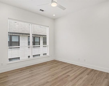 2217 N Fitzhugh Avenue - Photo Thumbnail 23