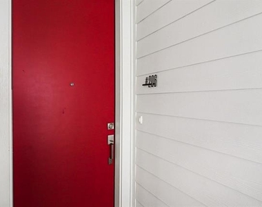 2217 N Fitzhugh Avenue - Photo Thumbnail 4