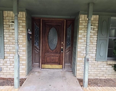 509 Arbor Lane - Photo Thumbnail 2