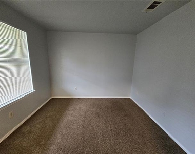509 Arbor Lane - Photo Thumbnail 4