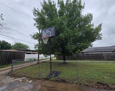 509 Arbor Lane - Photo Thumbnail 22