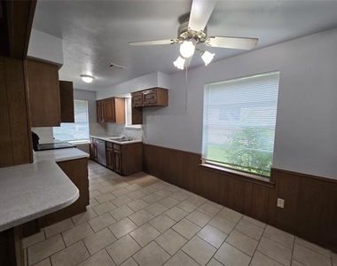 509 Arbor Lane - Photo Thumbnail 7