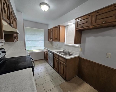 509 Arbor Lane - Photo Thumbnail 11
