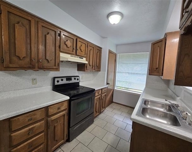 509 Arbor Lane - Photo Thumbnail 10