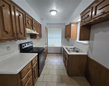 509 Arbor Lane - Photo Thumbnail 9