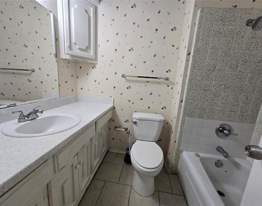 509 Arbor Lane - Photo Thumbnail 17