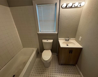 1717 Hemphill Drive - Photo Thumbnail 6