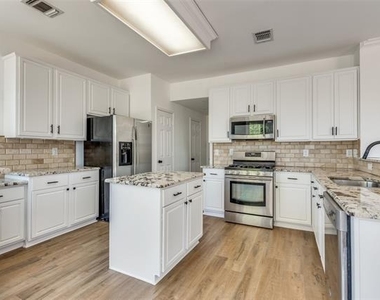 4705 Sabine Street - Photo Thumbnail 7