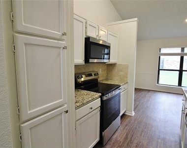 1103 Hemlock Court - Photo Thumbnail 5