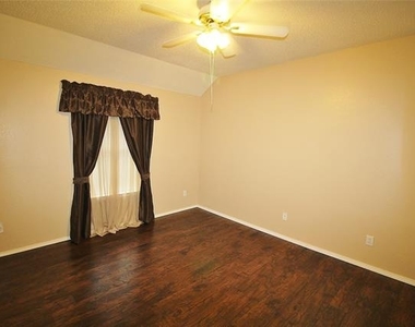 1507 Goodwin Drive - Photo Thumbnail 21