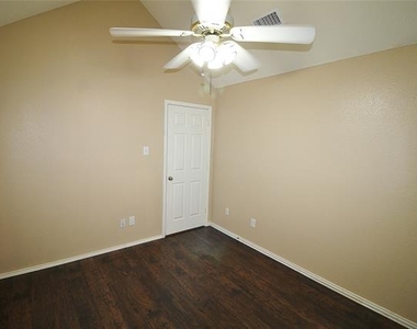 1507 Goodwin Drive - Photo Thumbnail 18