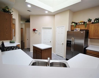 1507 Goodwin Drive - Photo Thumbnail 8