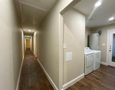 804 N Broughton Street - Photo Thumbnail 8