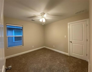 804 N Broughton Street - Photo Thumbnail 9