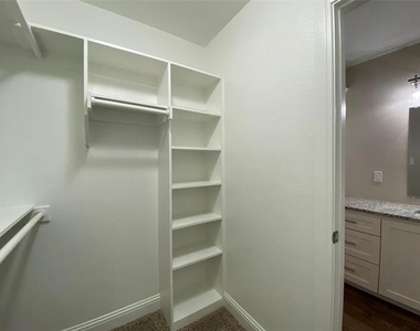 804 N Broughton Street - Photo Thumbnail 13