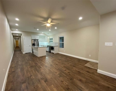804 N Broughton Street - Photo Thumbnail 1