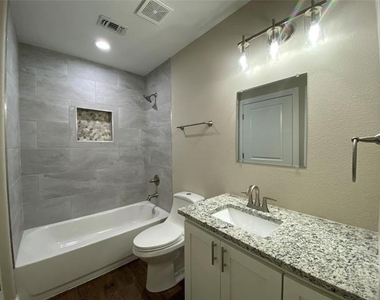 804 N Broughton Street - Photo Thumbnail 14